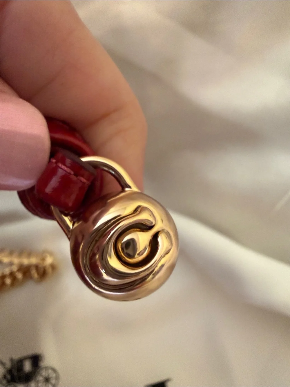 ❤️COACH NWT Mini Faye Cardinal Red Crinkle Cut Leather Drawstring Bag/Gold Chain